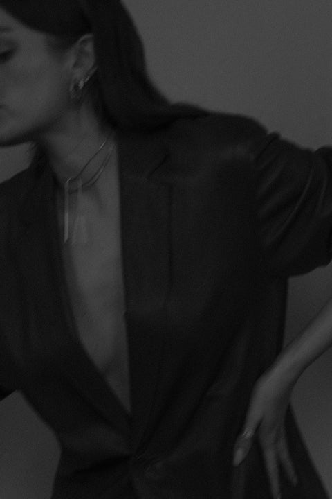 A handcrafted choker combining two 33 mm silver tube elements with a 120 cm chain. Designed for versatile styling, the chain can be tied, layered, or worn loose, including as a back neckline accent. Elegant silver ends ensure a perfect drape and refined finish. Discover modern, adaptable jewelry by UMIAR jewelry.
