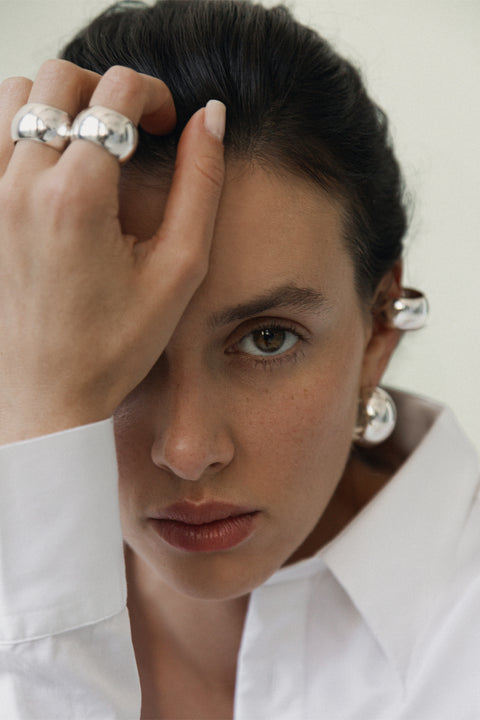 Discover bold, plump earrings from UMIAR jewelry. These handcrafted earrings with a rounded cylindrical shape, made of 925 sterling silver and 925 sterling silver plated with 24k gold, are perfect for both everyday wear and special occasions. Outer diameter: 25 mm, width: 15 mm. The RONDA collection is inspired by the perfect shape of a circle. Choose UMIAR jewelry to accentuate your style.