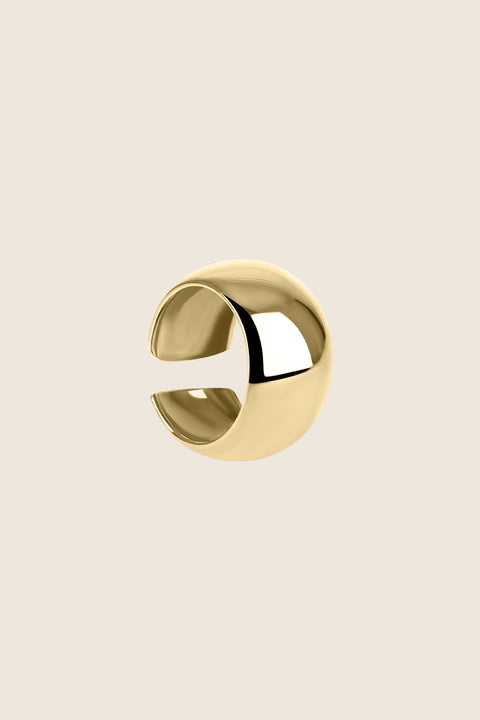 Discover the bold, oversized ear cuff with a rounded cylindrical shape from the RONDA collection by UMIAR jewelry. Handcrafted from 925 sterling silver and 24k gold, this avant-garde ear cuff perfectly contrasts its smooth, mirror-like surface with a streamlined form. Perfect for minimalist outfits. Buy now and add elegance to your everyday and evening looks!