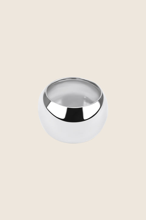 Discover the large, bold ring with a rounded, cylindrical shape from the RONDA collection by UMIAR jewelry. Handcrafted from 925 sterling silver or 24k gold, this spectacular ring is smoothly polished to beautifully reflect light, adding elegance to any minimalist outfit. A perfect accessory for any occasion. Buy now and add a touch of brilliance to your looks!