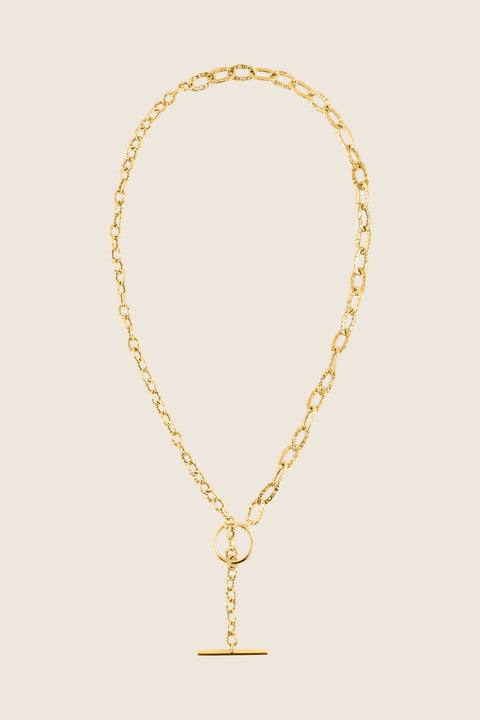 Trendy Chain Necklace with Cartier Clasp (Toggle) from UMIAR Jewelry. Irregular texture, modern form, and timeless design. The perfect unisex necklace for a gift. Be amazed by the elegance of the AZIO chain necklace from UMIAR Jewelry – the ideal choice for a gift that will enhance your unique style!