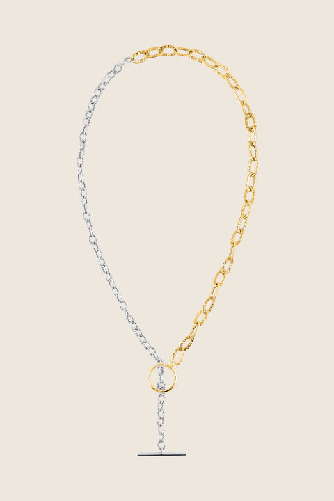 Trendy Chain Necklace with Cartier Clasp (Toggle) from UMIAR Jewelry. Irregular texture, modern form, and timeless design. The perfect unisex necklace for a gift. Be amazed by the elegance of the AZIO chain necklace from UMIAR Jewelry – the ideal choice for a gift that will enhance your unique style!
