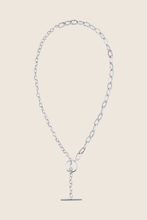 Trendy Chain Necklace with Cartier Clasp (Toggle) from UMIAR Jewelry. Irregular texture, modern form, and timeless design. The perfect unisex necklace for a gift. Be amazed by the elegance of the AZIO chain necklace from UMIAR Jewelry – the ideal choice for a gift that will enhance your unique style!