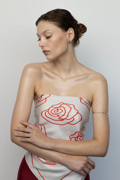 Discover the elegant stud earrings from UMIAR’s PROFONDO ROSSO collection. Inspired by the delicate thorn of a rose, they carry a subtle yet striking charm. Crafted from high-quality 925 sterling silver and 24-carat gold-plated silver, these earrings are not only visually exquisite but also durable. Adorned with two natural rubies, they offer a unique touch of brilliance. Perfect for those who appreciate elegance and finesse in jewellery.