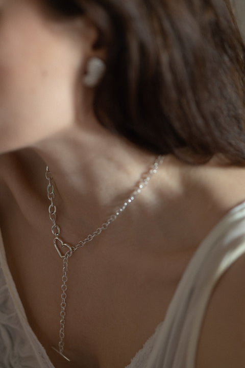 An elegant, ultra-modern chain necklace featuring a striking combination of two link styles and a decorative heart motif. A contemporary design with a romantic touch — perfect for everyday wear and special occasions. Handcrafted from 925 sterling silver. Explore the AMORE collection at UMIAR Jewellery and find your perfect piece!
