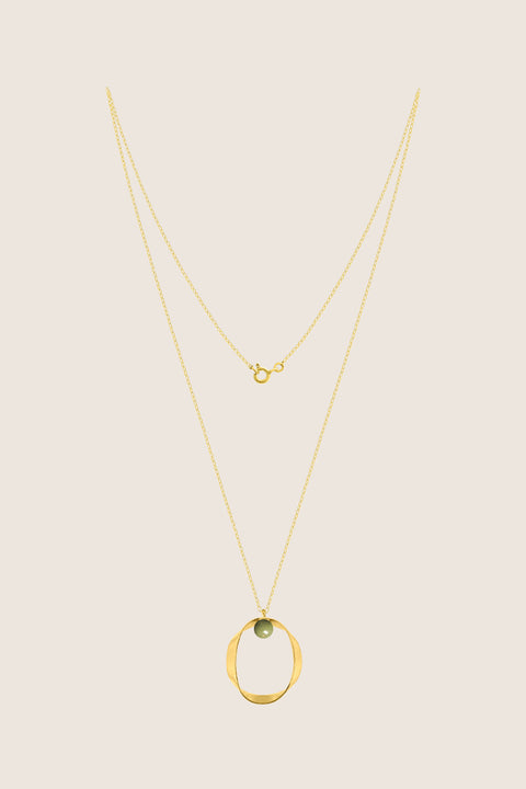UMIAR jewellery FEMINA necklace with natural matcha-toned jasper. A symbol of feminine strength, authenticity and balance. Limited UMIAR x MOYA MATCHA edition. Discover and gift timeless elegance.