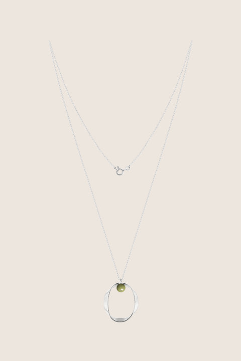 UMIAR jewellery FEMINA necklace with natural matcha-toned jasper. A symbol of feminine strength, authenticity and balance. Limited UMIAR x MOYA MATCHA edition. Discover and gift timeless elegance.