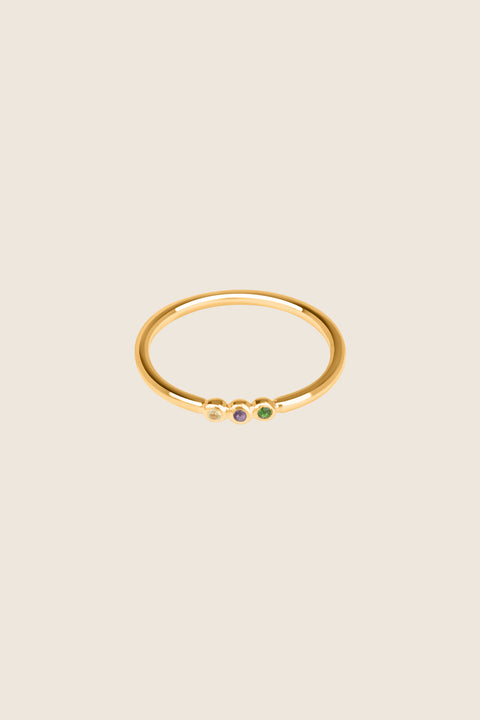 UMIAR jewellery – the minimalist ILLE III ring with three gemstones (topaz, sapphire, and more) set in a distinctive beaded design. Handcrafted from 925 sterling silver or 24-carat gold-plated silver. Stylish, elegant, and contemporary. Choose your model and order today!