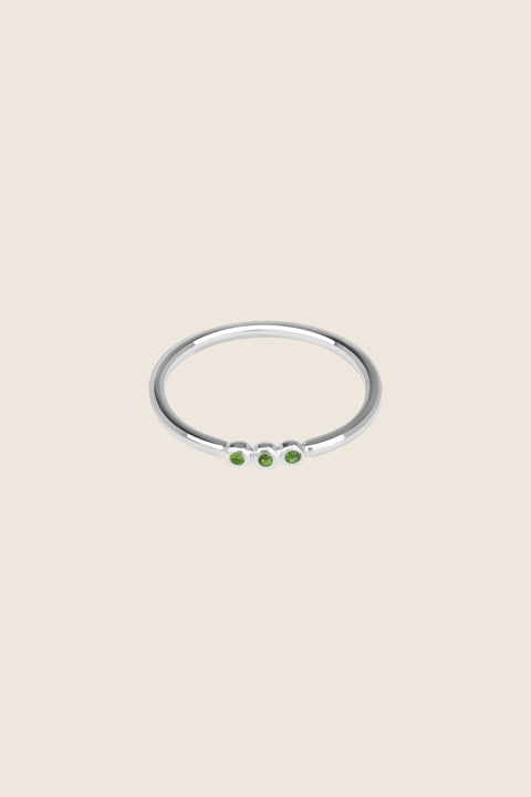 UMIAR jewellery – the minimalist ILLE III ring with three gemstones (topaz, sapphire, and more) set in a distinctive beaded design. Handcrafted from 925 sterling silver or 24-carat gold-plated silver. Stylish, elegant, and contemporary. Choose your model and order today!