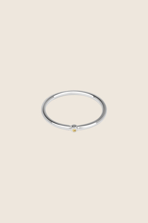 UMIAR jewellery presents a minimalist band ring with a precious gemstone — choose from diamond, sapphire, and more. A delicate design, handcrafted from 925 sterling silver or 24-carat gold-plated silver. Discover subtle luxury — order online today!