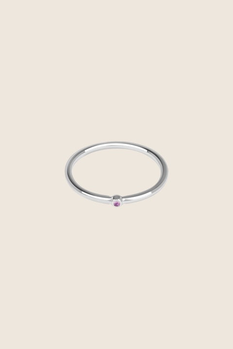 UMIAR jewellery presents a minimalist band ring with a precious gemstone — choose from diamond, sapphire, and more. A delicate design, handcrafted from 925 sterling silver or 24-carat gold-plated silver. Discover subtle luxury — order online today!