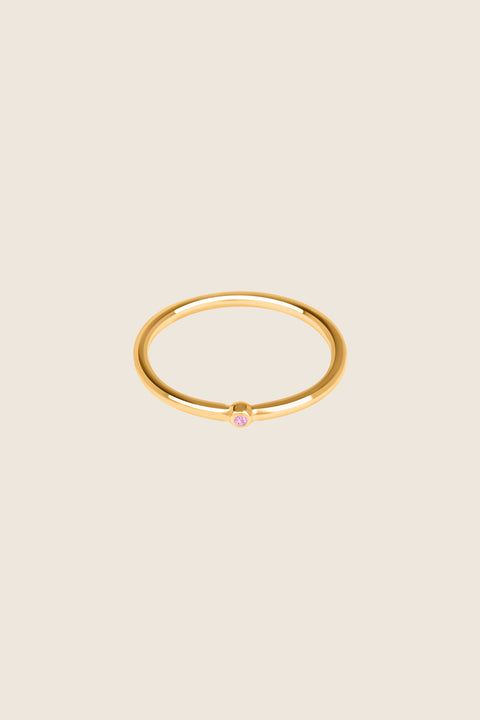 UMIAR jewellery presents a minimalist band ring with a precious gemstone — choose from diamond, sapphire, and more. A delicate design, handcrafted from 925 sterling silver or 24-carat gold-plated silver. Discover subtle luxury — order online today!