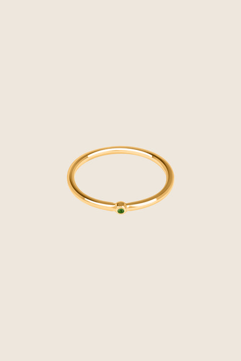 UMIAR jewellery presents a minimalist band ring with a precious gemstone — choose from diamond, sapphire, and more. A delicate design, handcrafted from 925 sterling silver or 24-carat gold-plated silver. Discover subtle luxury — order online today!