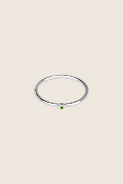 UMIAR jewellery presents a minimalist band ring with a precious gemstone — choose from diamond, sapphire, and more. A delicate design, handcrafted from 925 sterling silver or 24-carat gold-plated silver. Discover subtle luxury — order online today!