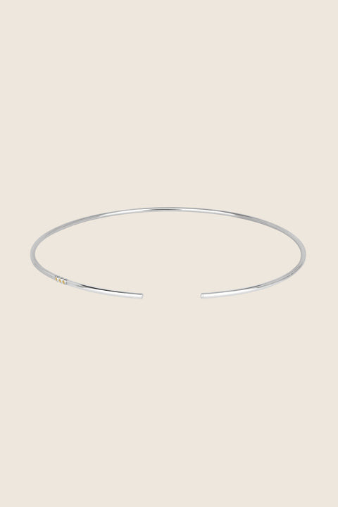 Discover the elegant choker by UMIAR jewellery – a handcrafted necklace with natural gemstones, made of 925 sterling silver or 24-carat gold-plated silver. The perfect gift and a stylish accessory for both everyday wear and evening occasions. Order online today!
