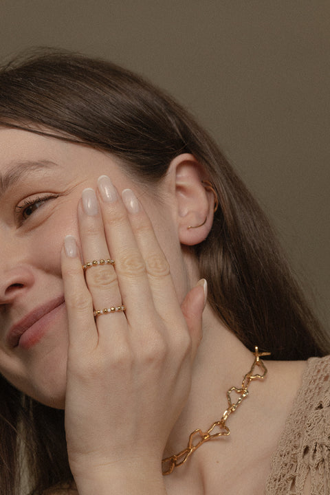 Lightweight, monolithic threader earrings made from fine wire—one of UMIAR’s first and most iconic designs. Minimalist, comfortable, and timeless, they reflect the essence of modern simplicity. Easy to wear and perfect as a thoughtful gift. Discover enduring minimalism by UMIAR jewelry. 