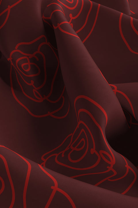 Discover a silk scarf with an original rose-inspired design by UMIAR jewellery. The clear rose outline in contrasting shades of red, burgundy, and carmine is set against a backdrop of timeless elegance. This exceptional scarf, made from 100% natural silk, comes from the PROFONDO ROSSO collection. A perfect gift idea — beautifully packaged and ready to delight someone special. Embrace elegance and style with UMIAR.
