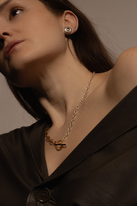 Round, elegant disc-shaped earrings with a subtle indentation, where a small setting with a natural diamond (0.007 ct) is placed. A refined and minimalist design, perfectly suited for both everyday wear and special occasions. Choose UMIAR jewelry and highlight your uniqueness!