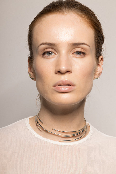 Discover the elegant choker by UMIAR jewellery – a handcrafted necklace with natural gemstones, made of 925 sterling silver or 24-carat gold-plated silver. The perfect gift and a stylish accessory for both everyday wear and evening occasions. Order online today!