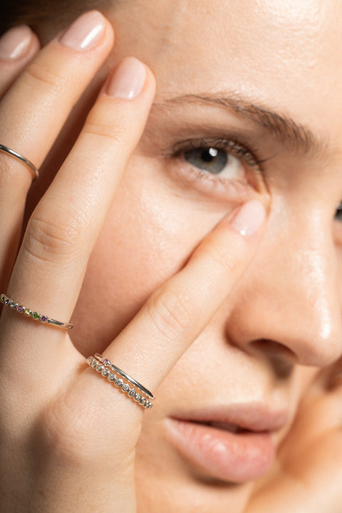 UMIAR jewellery presents a minimalist band ring with a precious gemstone — choose from diamond, sapphire, and more. A delicate design, handcrafted from 925 sterling silver or 24-carat gold-plated silver. Discover subtle luxury — order online today!