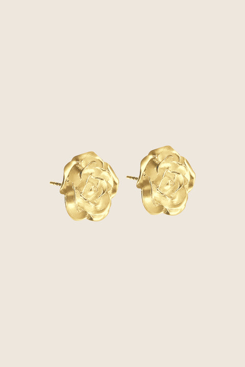 The striking FLOS rose-motif stud earrings highlight your features and add elegance to any look, especially evening styles. Their delicately sculpted petals, turned outward, catch the light with a subtle shine. Crafted in sterling silver or gold-plated sterling silver. Discover the style of UMIAR jewelry and order online.