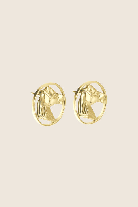 These large horse-motif earrings crafted in 14k yellow gold captivate with their sculpted horse heads — a symbol of freedom, strength and timeless elegance. Their round silhouette and airy openwork create a distinctive, evening-ready accent with an artistic character. Discover the unique style of UMIAR jewelry and order this handcrafted design.