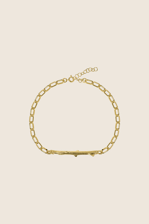 Discover a unique chain bracelet with a decorative element inspired by a rose branch. Raw simplicity meets refined detail in this handcrafted piece, made from 925 sterling silver and 24-carat gold-plated silver. The bracelet measures 23 cm in total length with an adjustable 4 cm extension. Part of the PROFONDO ROSSO collection, inspired by the beauty of the rose and designed to create truly distinctive jewellery forms.
