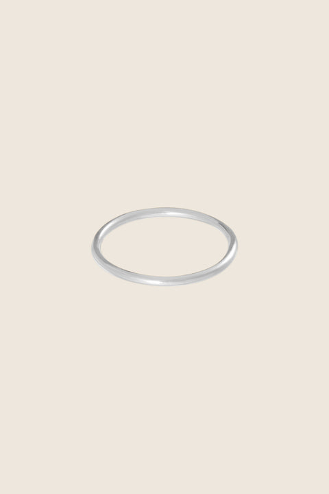 This thin, minimalist band with a subtle rounded profile is a timeless piece that pairs beautifully with other rings, including the PLURES set. Perfect as an everyday accent or a discreet wedding band for those who appreciate classic simplicity and elegance. Discover UMIAR jewelry and order online.
