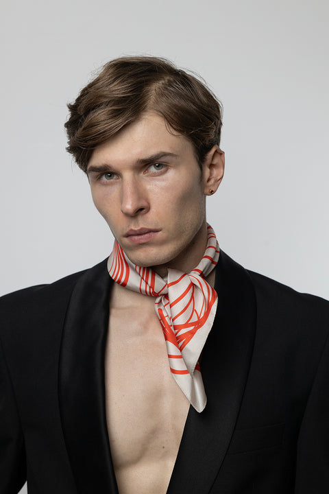 Discover a silk scarf with an original rose design by UMIAR jewellery, where expressive lines form a distinctive floral composition. Contrasting shades of ecru and carmine blend elegance with modern style. This exceptional scarf, made from 100% natural silk, is part of the PROFONDO ROSSO collection. A perfect gift — beautifully packaged and ready to delight. Explore unique jewellery and silk scarves by UMIAR.