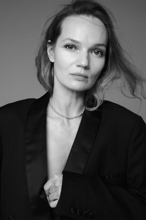 This elegant short necklace crafted from a meticulously woven chain blends classic form with a bold, distinctive character. The decorative structure of interlaced links subtly catches the light, accentuating the neckline and adding depth to any look. Available in sterling silver and gold-plated sterling silver. Discover the unique style of UMIAR jewelry and order online.