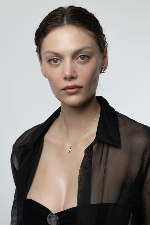 Discover minimalist stud earrings inspired by the thorn of a rose from UMIAR’s PROFONDO ROSSO collection. Their clean form blends bold character with refined elegance, making them an ideal accessory for both everyday and sophisticated looks. Handcrafted from 925 sterling silver and 925 silver plated with 24-carat gold, these earrings are not only beautiful but also durable. Add a distinctive accent that highlights your individual style.