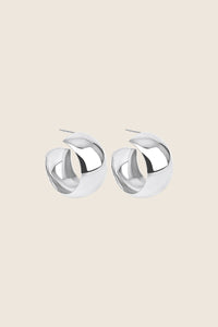 Discover bold, plump earrings from UMIAR jewelry. These handcrafted earrings with a rounded cylindrical shape, made of 925 sterling silver and 925 sterling silver plated with 24k gold, are perfect for both everyday wear and special occasions. Outer diameter: 25 mm, width: 15 mm. The RONDA collection is inspired by the perfect shape of a circle. Choose UMIAR jewelry to accentuate your style.