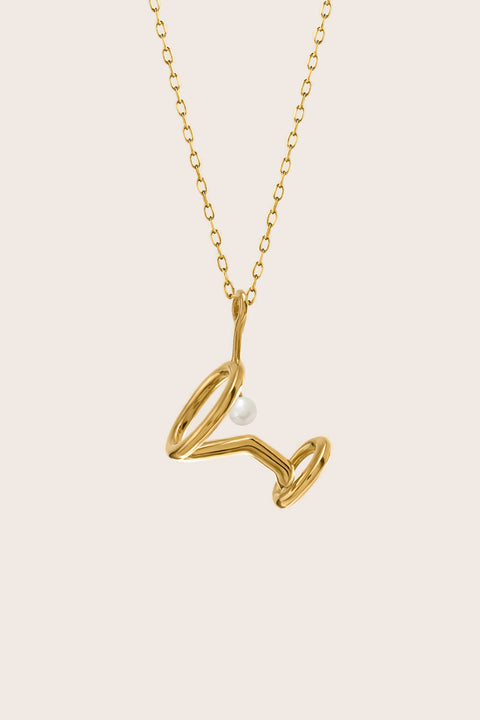 A unique necklace inspired by the shape of a martini glass, created to mark the opening of the Jewellery Bar boutique. Featuring a natural pearl symbolizing the cocktail’s olive and a 50 cm chain, this design blends playful elegance with refined craftsmanship. Discover distinctive storytelling jewelry by UMIAR jewelry.