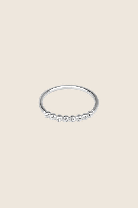 An elegant band ring featuring eight gemstones set in a refined beaded setting. Available with diamonds or topaz stones in monochrome or colorful combinations, this versatile design blends contemporary style with timeless elegance. Featuring 1.25 mm stones, it pairs beautifully with PLURES bands and the ILLE III ring. Discover refined versatility by UMIAR jewelry.