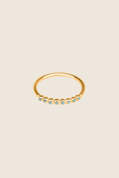 An elegant band ring featuring eight gemstones set in a refined beaded setting. Available with diamonds or topaz stones in monochrome or colorful combinations, this versatile design blends contemporary style with timeless elegance. Featuring 1.25 mm stones, it pairs beautifully with PLURES bands and the ILLE III ring. Discover refined versatility by UMIAR jewelry.
