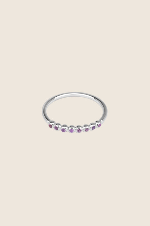 An elegant band ring featuring eight gemstones set in a refined beaded setting. Available with diamonds or topaz stones in monochrome or colorful combinations, this versatile design blends contemporary style with timeless elegance. Featuring 1.25 mm stones, it pairs beautifully with PLURES bands and the ILLE III ring. Discover refined versatility by UMIAR jewelry.