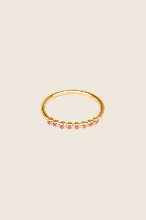 An elegant band ring featuring eight gemstones set in a refined beaded setting. Available with diamonds or topaz stones in monochrome or colorful combinations, this versatile design blends contemporary style with timeless elegance. Featuring 1.25 mm stones, it pairs beautifully with PLURES bands and the ILLE III ring. Discover refined versatility by UMIAR jewelry.