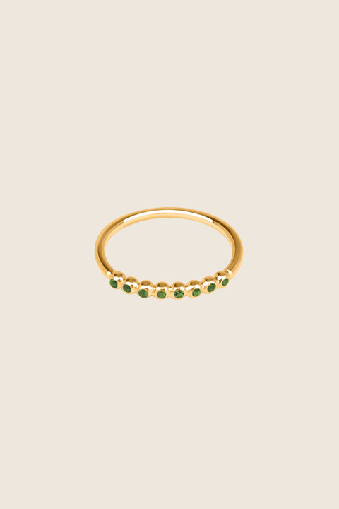 An elegant band ring featuring eight gemstones set in a refined beaded setting. Available with diamonds or topaz stones in monochrome or colorful combinations, this versatile design blends contemporary style with timeless elegance. Featuring 1.25 mm stones, it pairs beautifully with PLURES bands and the ILLE III ring. Discover refined versatility by UMIAR jewelry.