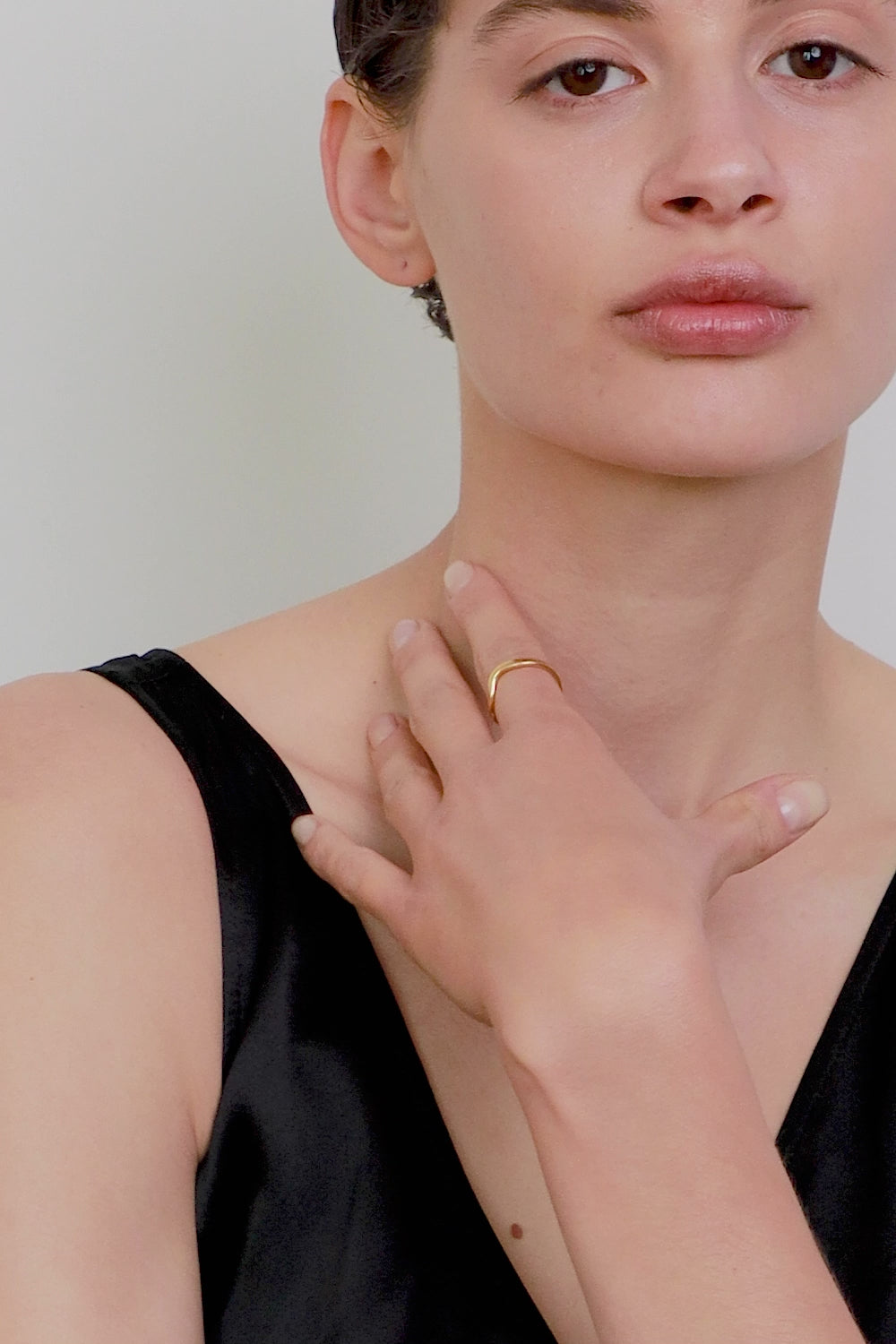 An elegant band ring with a fluid shape that shifts from a straight form into a gentle wave, symbolizing life and emotional flow. A UMIAR bestseller, it blends classic minimalism with subtle movement—perfect as a modern wedding band or an everyday essential. Discover timeless design with meaning by UMIAR jewelry.
