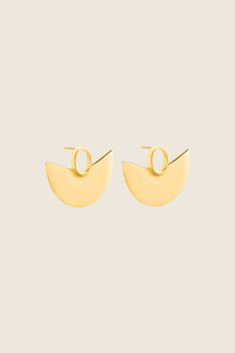 Stud earrings inspired by the rich culture of South America, handcrafted from sterling silver or 24k gold-plated silver. Part of the ESTAS collection, they celebrate nature, exotic travel, and the free-spirited energy of the modern nomad. Discover adventurous elegance by UMIAR jewelry.