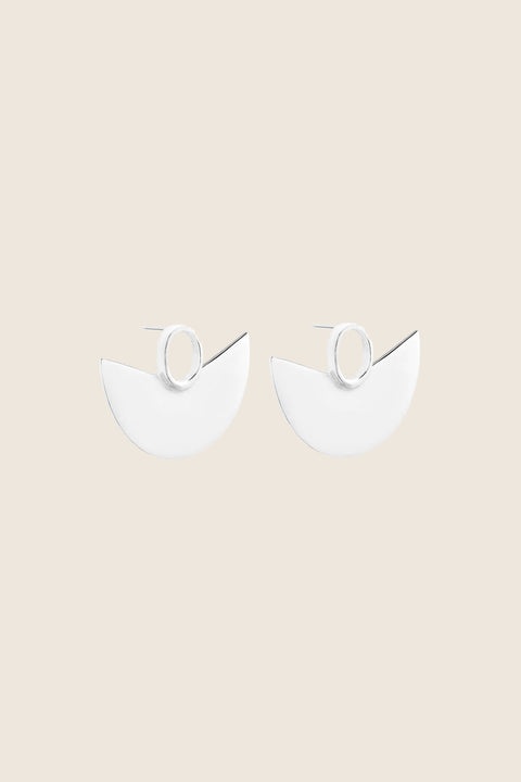 Stud earrings inspired by the rich culture of South America, handcrafted from sterling silver or 24k gold-plated silver. Part of the ESTAS collection, they celebrate nature, exotic travel, and the free-spirited energy of the modern nomad. Discover adventurous elegance by UMIAR jewelry.