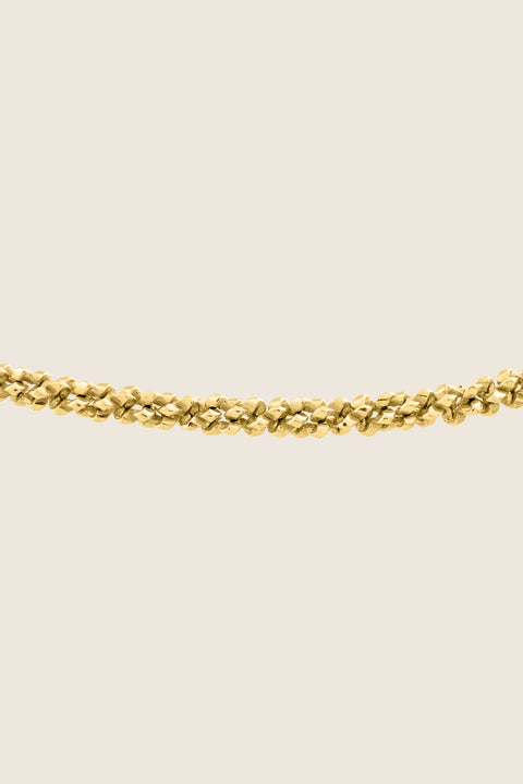 A delicate bracelet made from a finely crafted chain of closely set links, offering subtle elegance and timeless appeal. Featuring a total length of 19.5 cm with a 3 cm adjustable extension, it ensures a perfect fit and effortless everyday wear. Discover refined minimalism by UMIAR jewelry.
