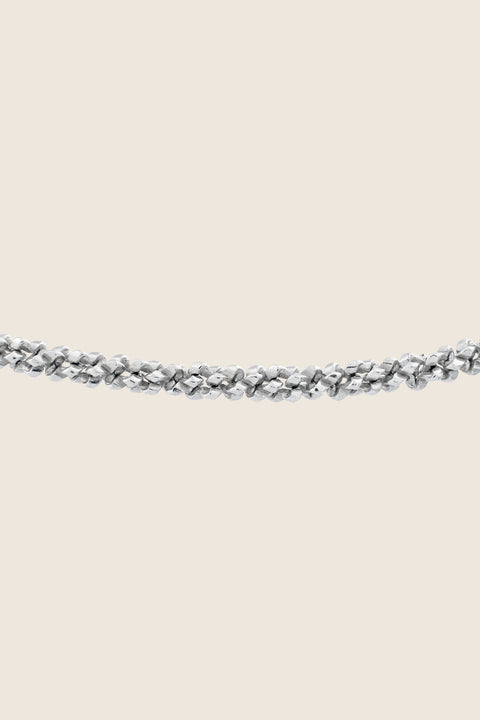 A delicate bracelet made from a finely crafted chain of closely set links, offering subtle elegance and timeless appeal. Featuring a total length of 19.5 cm with a 3 cm adjustable extension, it ensures a perfect fit and effortless everyday wear. Discover refined minimalism by UMIAR jewelry.