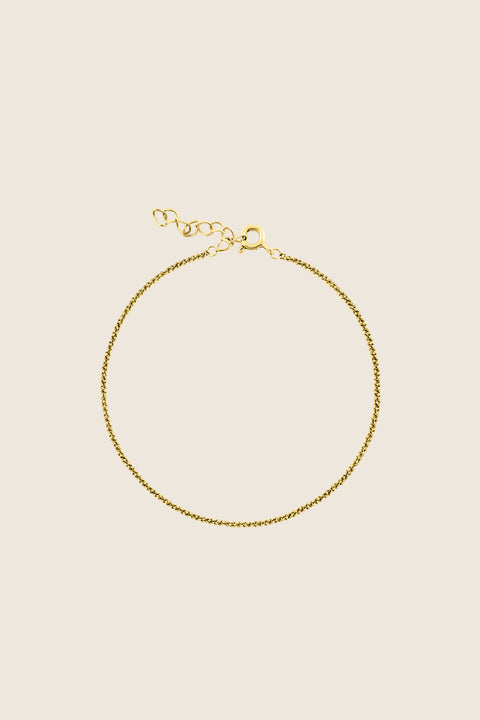A delicate bracelet made from a finely crafted chain of closely set links, offering subtle elegance and timeless appeal. Featuring a total length of 19.5 cm with a 3 cm adjustable extension, it ensures a perfect fit and effortless everyday wear. Discover refined minimalism by UMIAR jewelry.