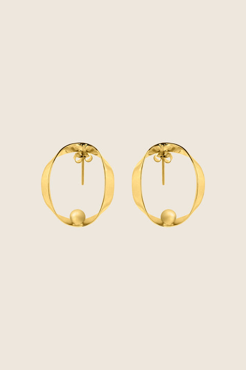 Sculptural stud earrings inspired by feminine intimacy and the symbolic female form. Crafted from a softly contoured silver ribbon, they combine minimalist elegance with artistic expression. Measuring approx. 24 × 29 mm, they showcase refined craftsmanship and contemporary design. Discover expressive jewelry by UMIAR jewelry.