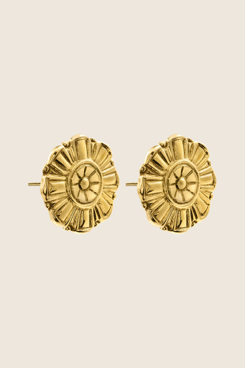 Large floral stud earrings designed to make an elegant statement. Featuring a 27 mm diameter, their decorative form transitions effortlessly from day to evening wear. A versatile design that combines bold expression with refined style. Discover statement elegance by UMIAR jewelry.