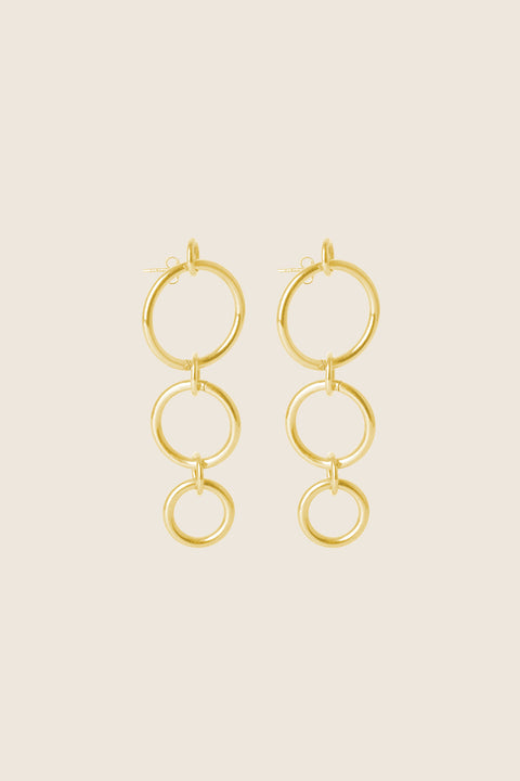 Modular hoop earrings designed for creative styling and personal expression. Featuring connected hoops of different sizes with openable main elements, they allow you to customize, layer, and transform your look freely. A versatile, design-forward piece for modern jewelry lovers. Discover creative freedom with UMIAR jewelry.