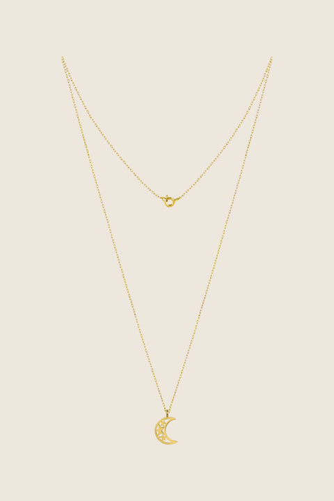 A minimalist moon-shaped pendant suspended on a 50 cm chain. With dimensions of 17 x 14 mm, this delicate necklace offers a subtle celestial accent suitable for everyday wear or elegant layering. Discover timeless symbolism and refined simplicity by UMIAR jewelry.