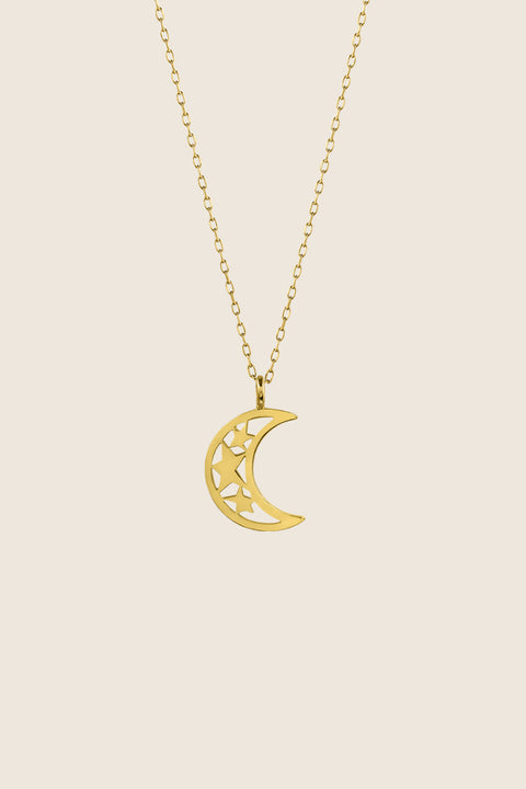 A minimalist moon-shaped pendant suspended on a 50 cm chain. With dimensions of 17 x 14 mm, this delicate necklace offers a subtle celestial accent suitable for everyday wear or elegant layering. Discover timeless symbolism and refined simplicity by UMIAR jewelry.