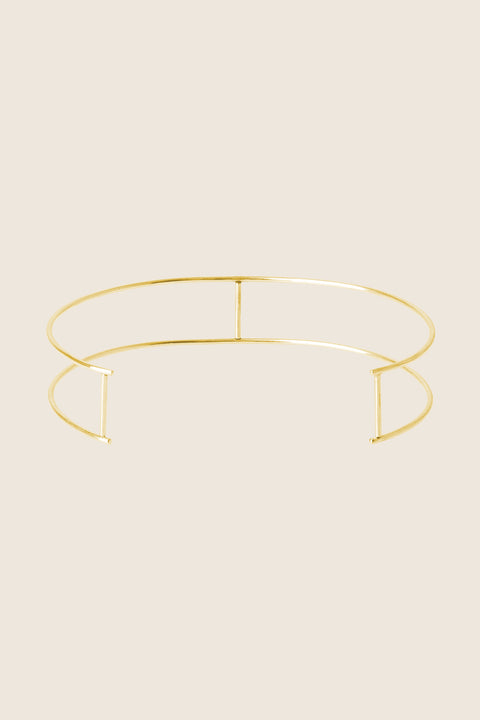 A unique minimalist choker combining two ORA hoops with vertical crossbars. Handcrafted for individuality, this avant-garde design offers modern elegance and architectural form. A refined statement piece that enhances both casual and elevated styling. Discover contemporary minimalism by UMIAR jewelry.
